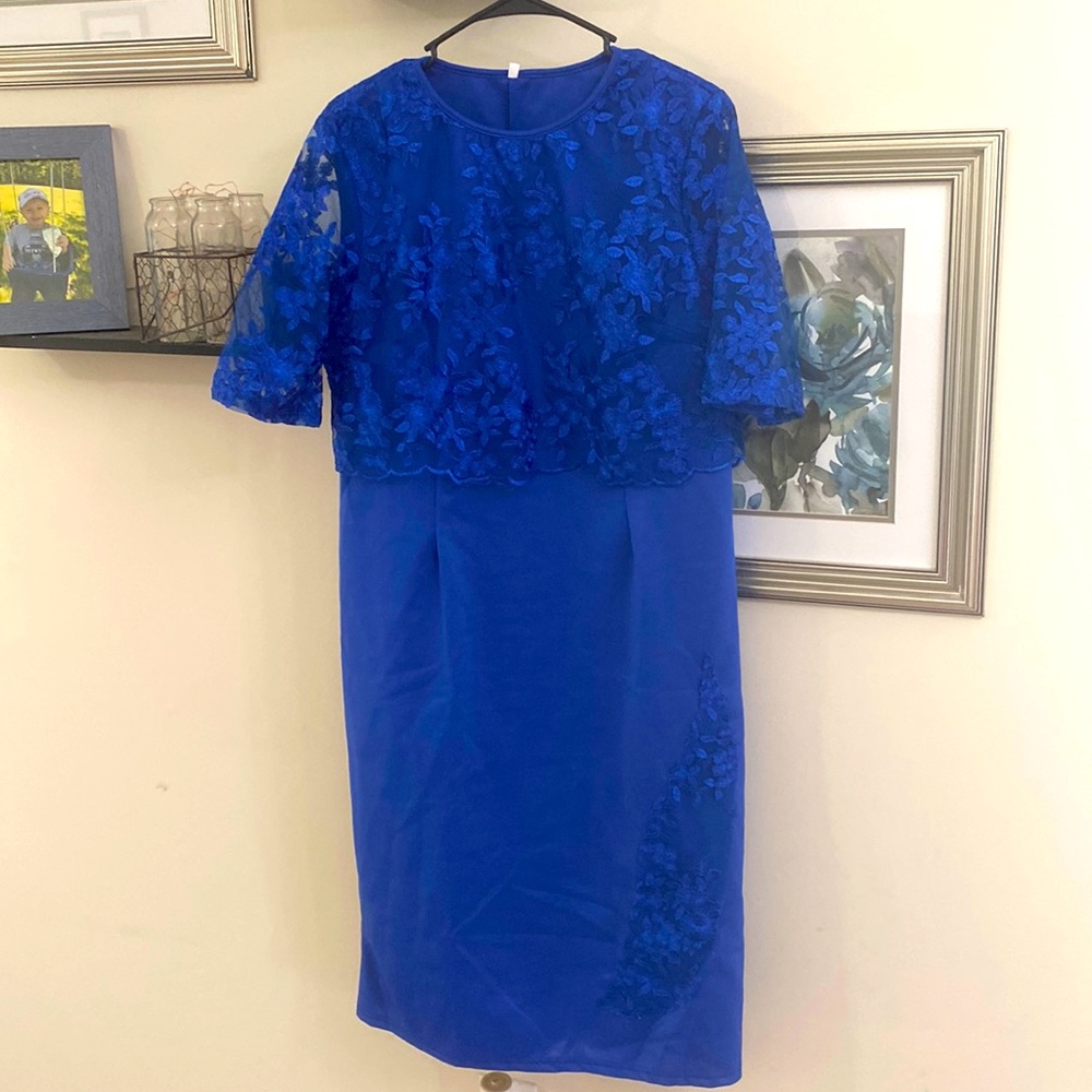 REPOSH Short Sleeve Dress With Blue Flowers - FITS L/XL